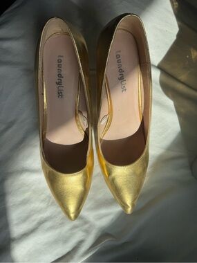 gold pointing toes heels shoes